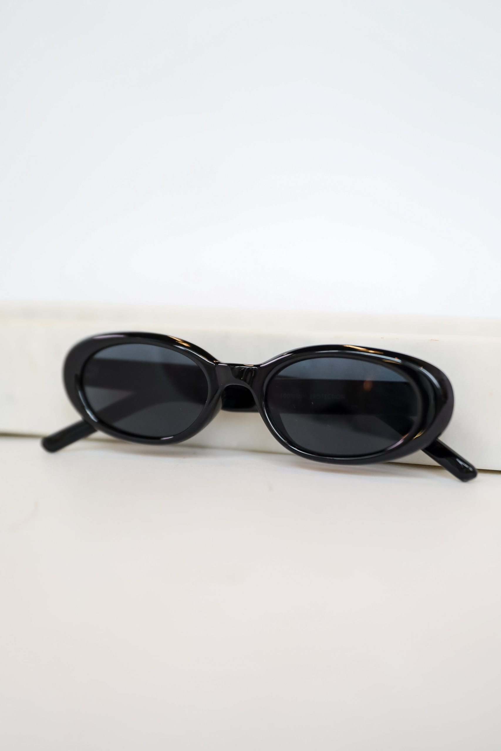 shopdressup_black_oval_sunnies-5.jpg
