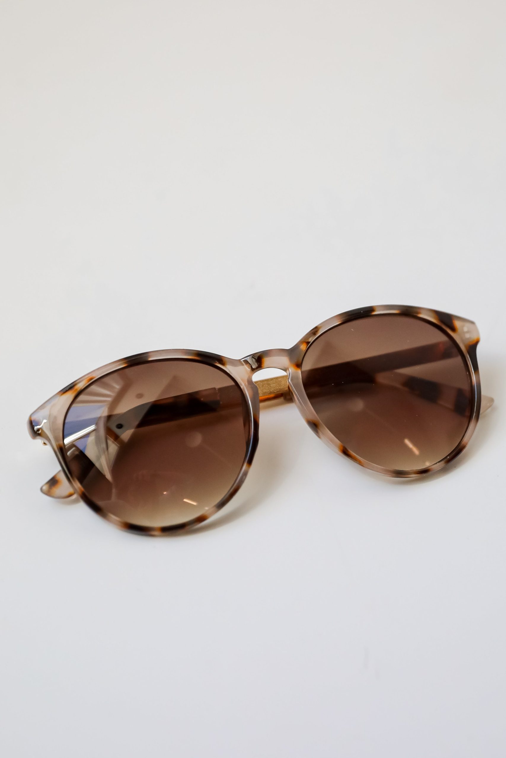 shopdressup_tortoise_round_sunnies-2_35076f3f-c3f8-414b-a16a-fc0524b65c99.jpg