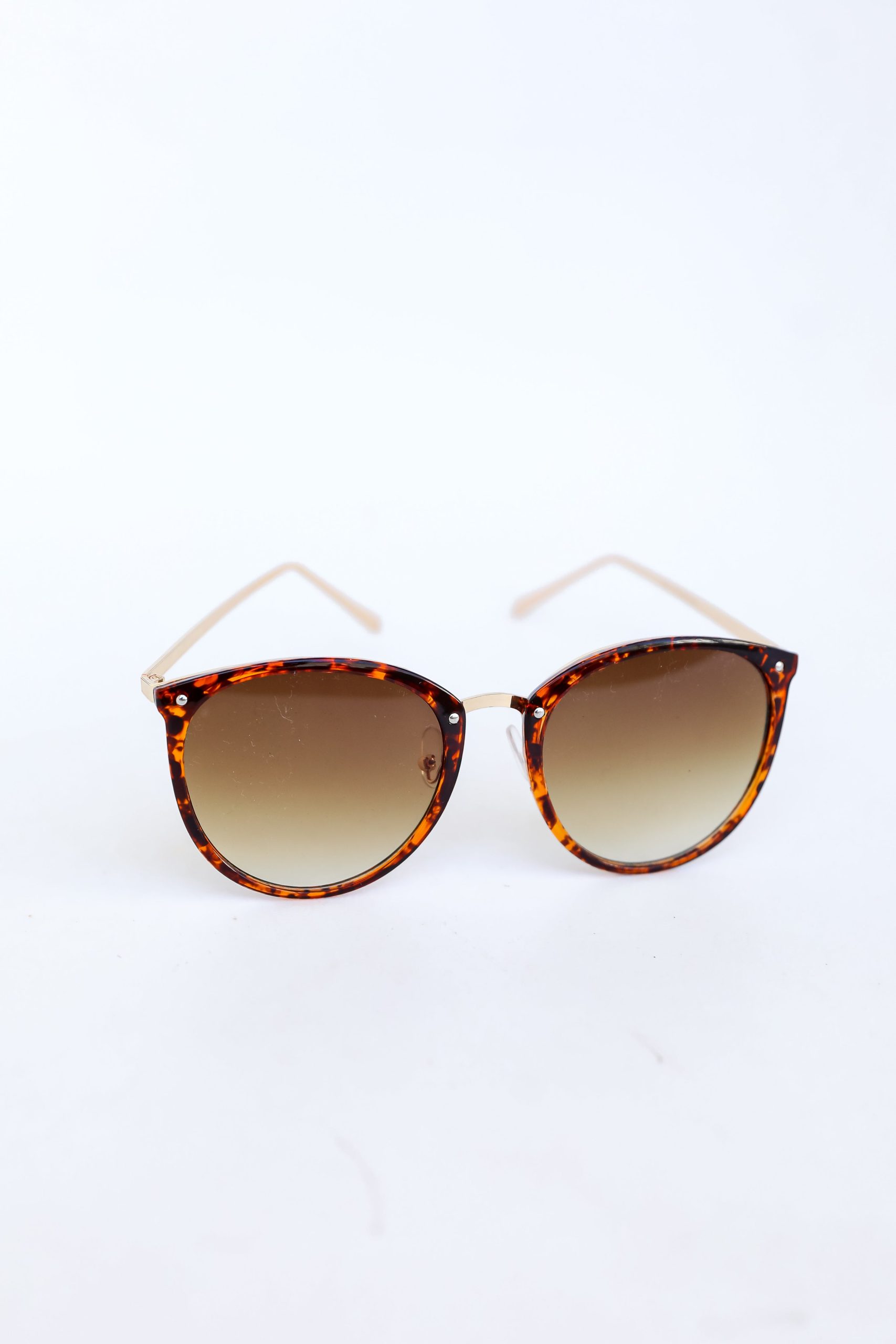 shopdressup_tortoise_sunglasses-2_2c7c2a84-271b-4cae-aa48-a7badfe32fc5.jpg